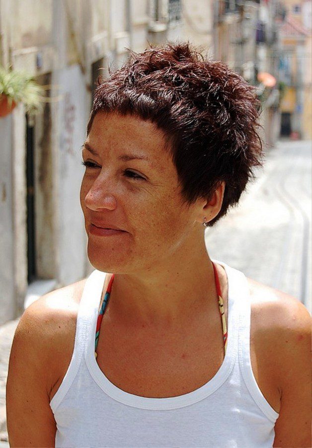 Boyish Short Pixie Cut For Women | Behairstyles.com