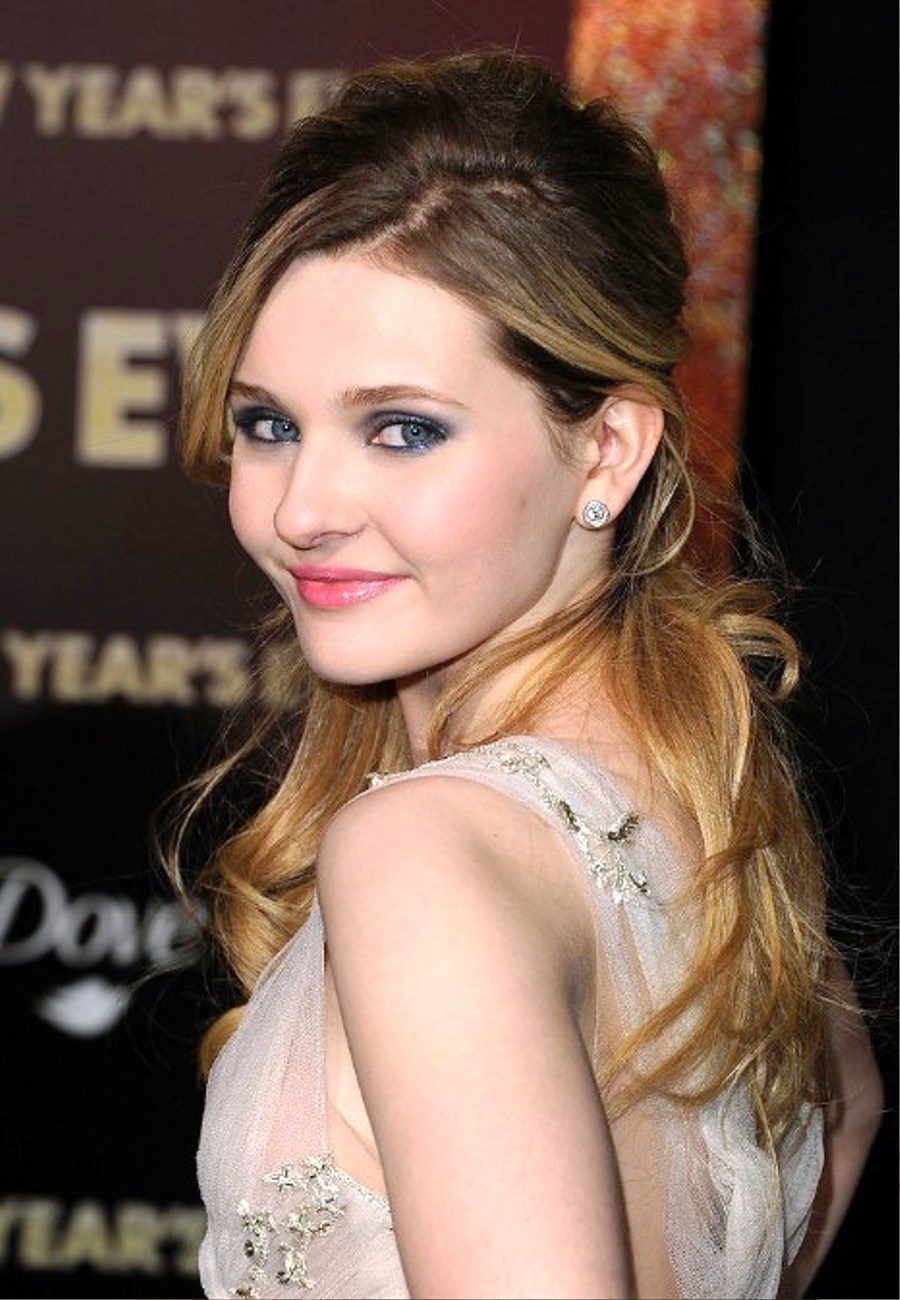 Abigail Breslin Half Up Half Down Hairstyles For Prom