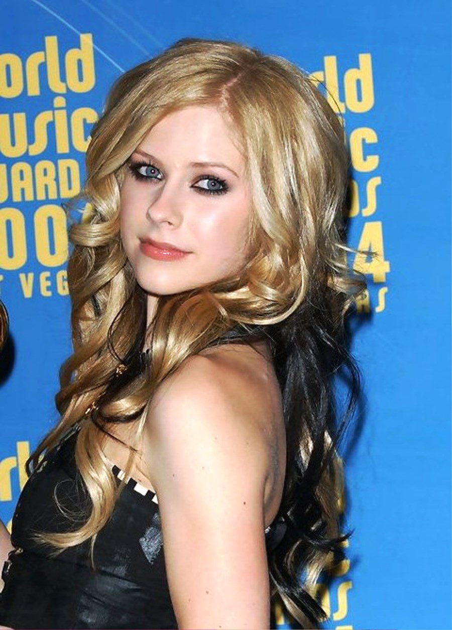 Avril Lavigne Long Curly Hairstyle