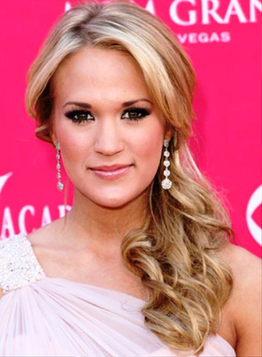 Carrie Underwood Low Side Ponytail Hairstyle