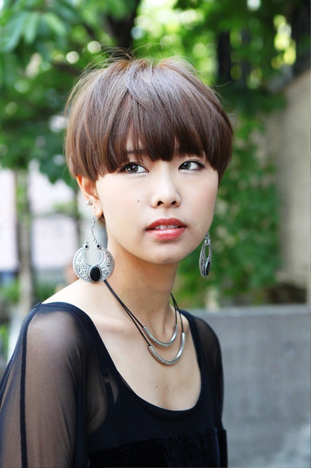 Casual Short Japanese Hairstyle With Blunt Bangs