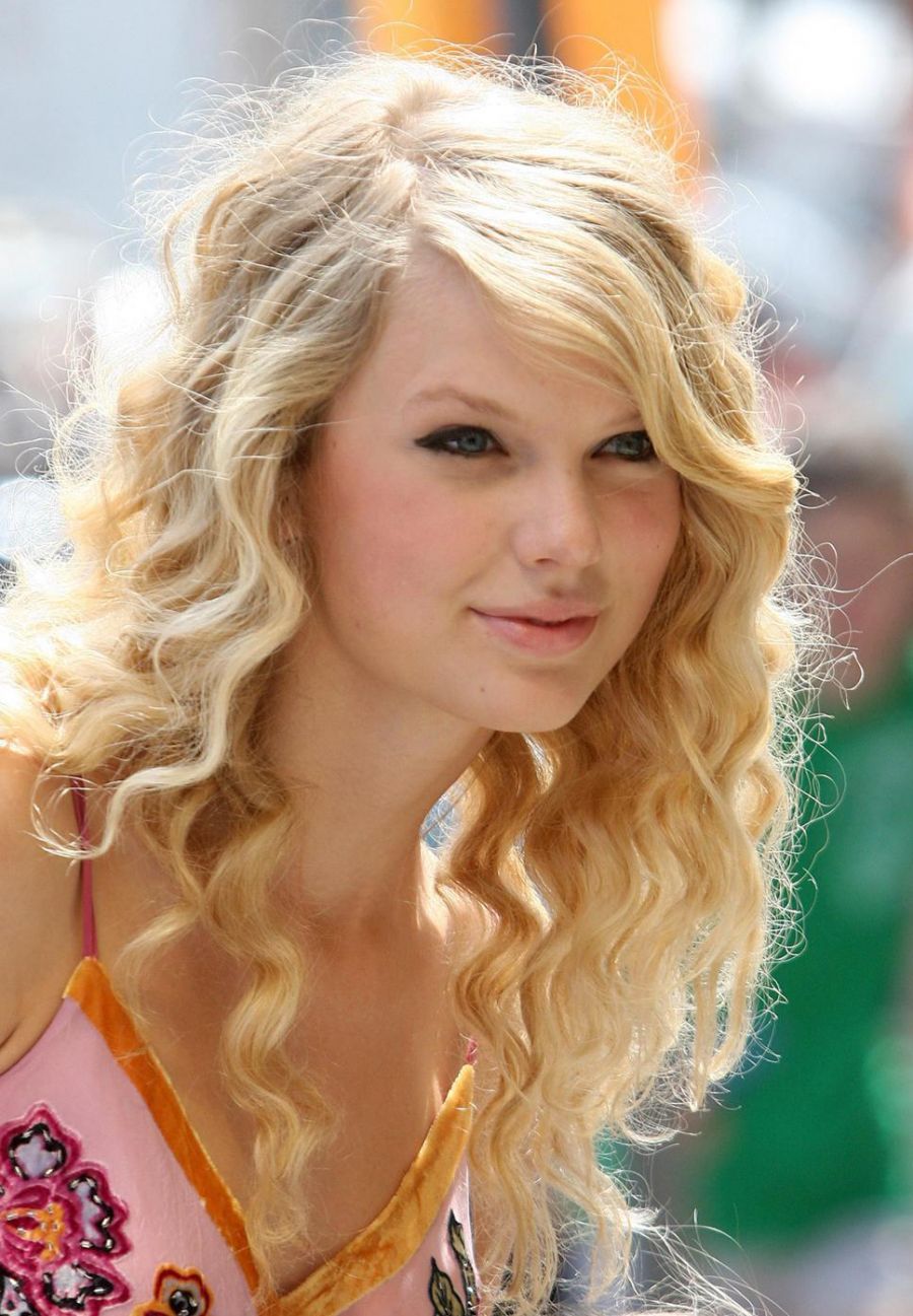 Curly Hairstyles Taylor Swift