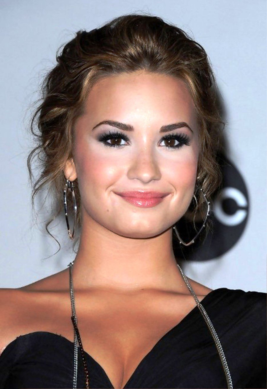 Demi Lovato Hairstyles For Prom