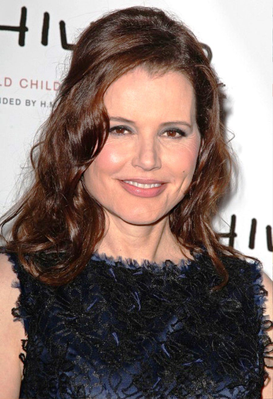 Geena Davis Long Wavy Hairstyles For Womebn Over 50