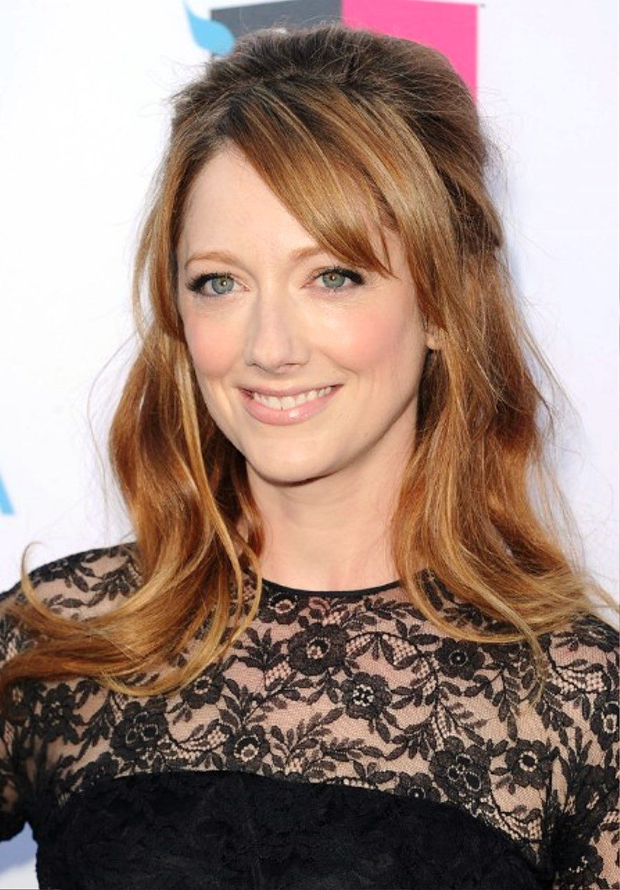 Judy Greer Half Up Half Down Hairstyle With Side Swept Bangs