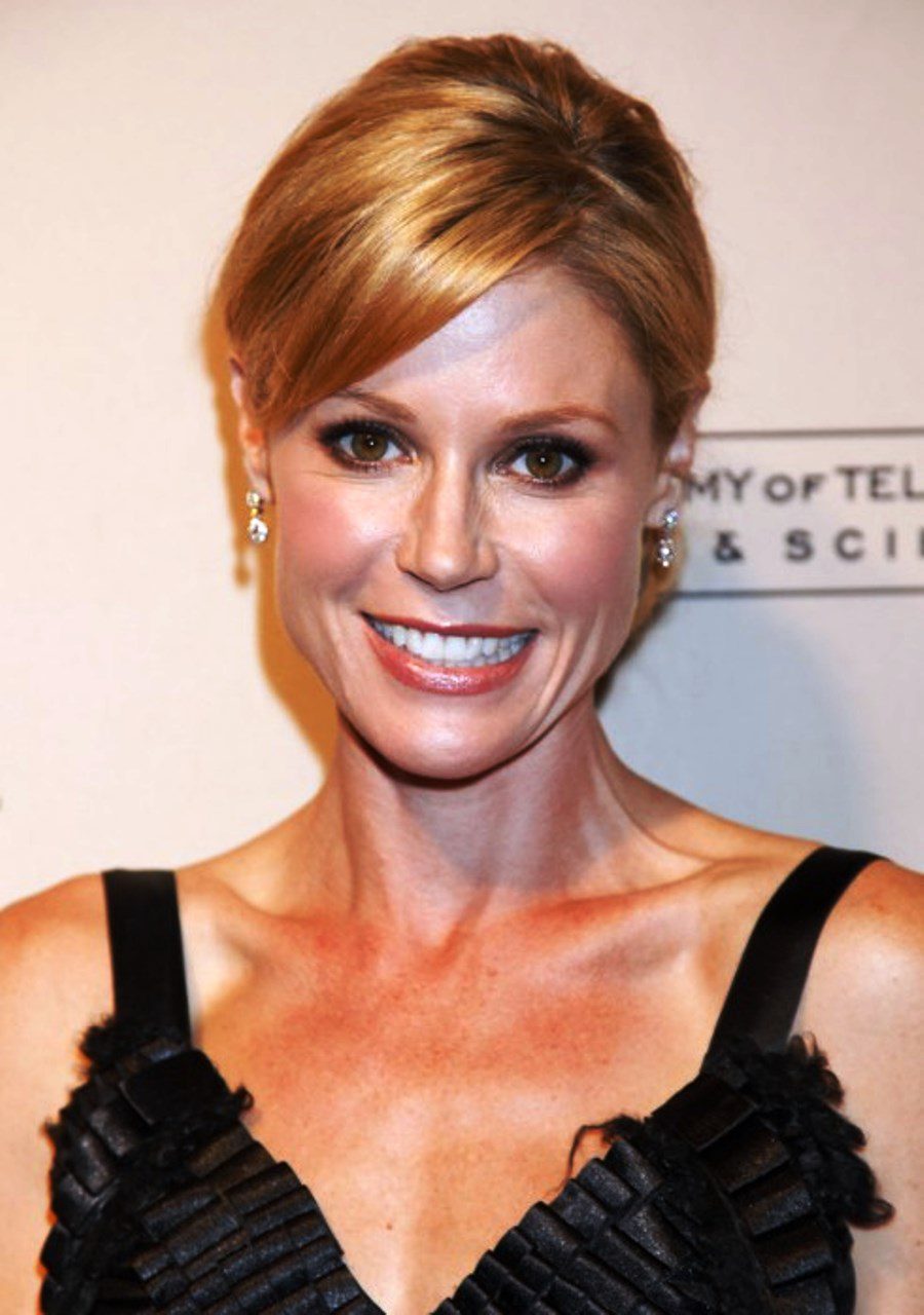 Julie Bowen Cute Casual Bun With Side Swept Bangs 
