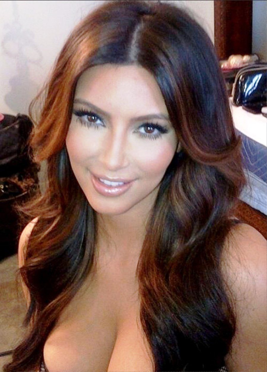Kim Kardashian Long Hairstyle With Layers