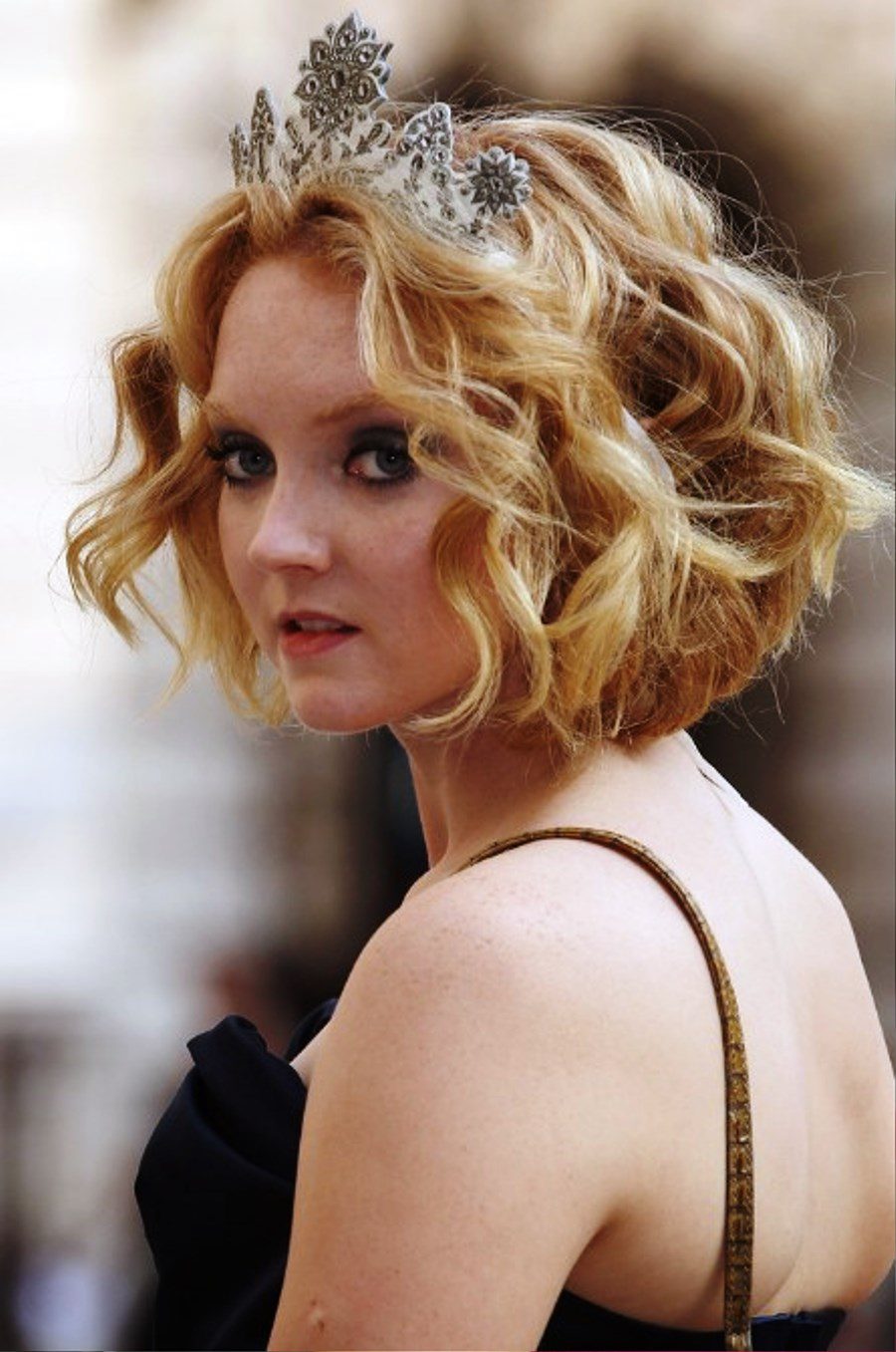 Lily Cole Romantic Short Wavy Hairstyle