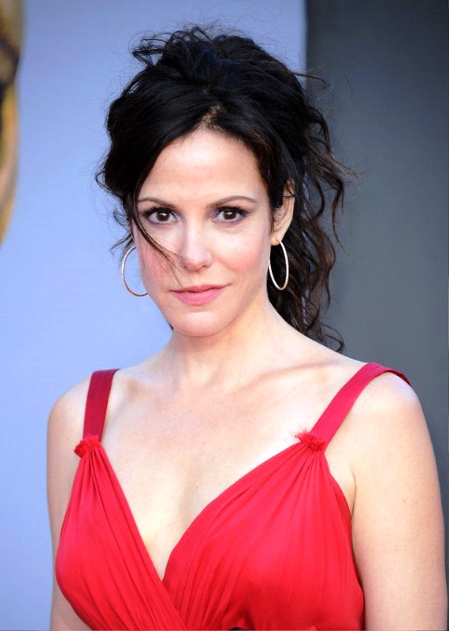 Mary Louise Parker Messy Updo For Summer