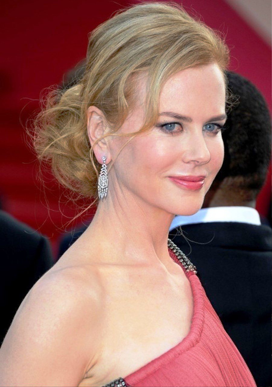 Nicole Kidman Low Loose Bun Updo