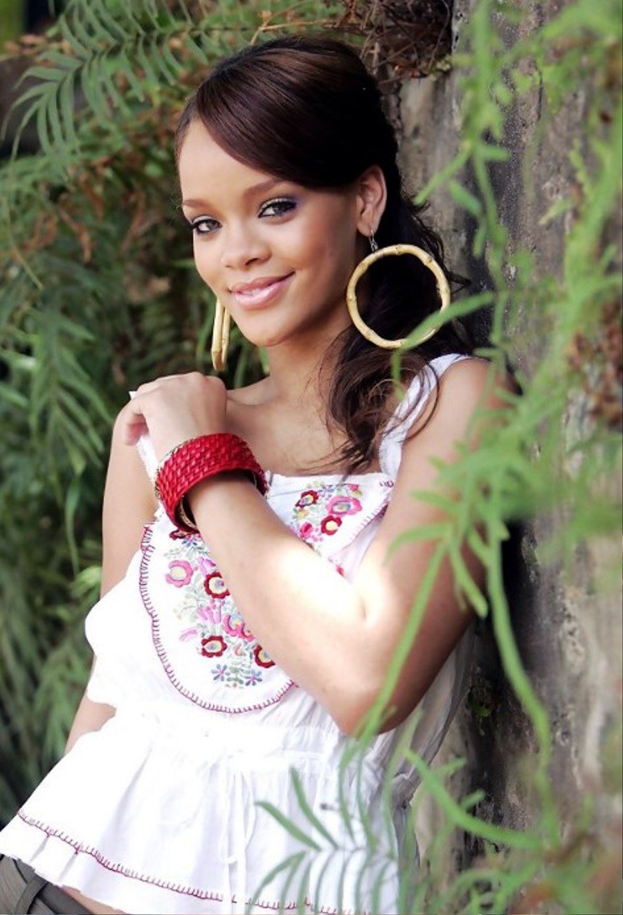 Rihanna Cute Loose Ponytail
