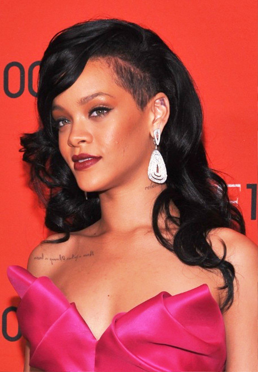 Rihanna Long Black Wavy Hairstyles