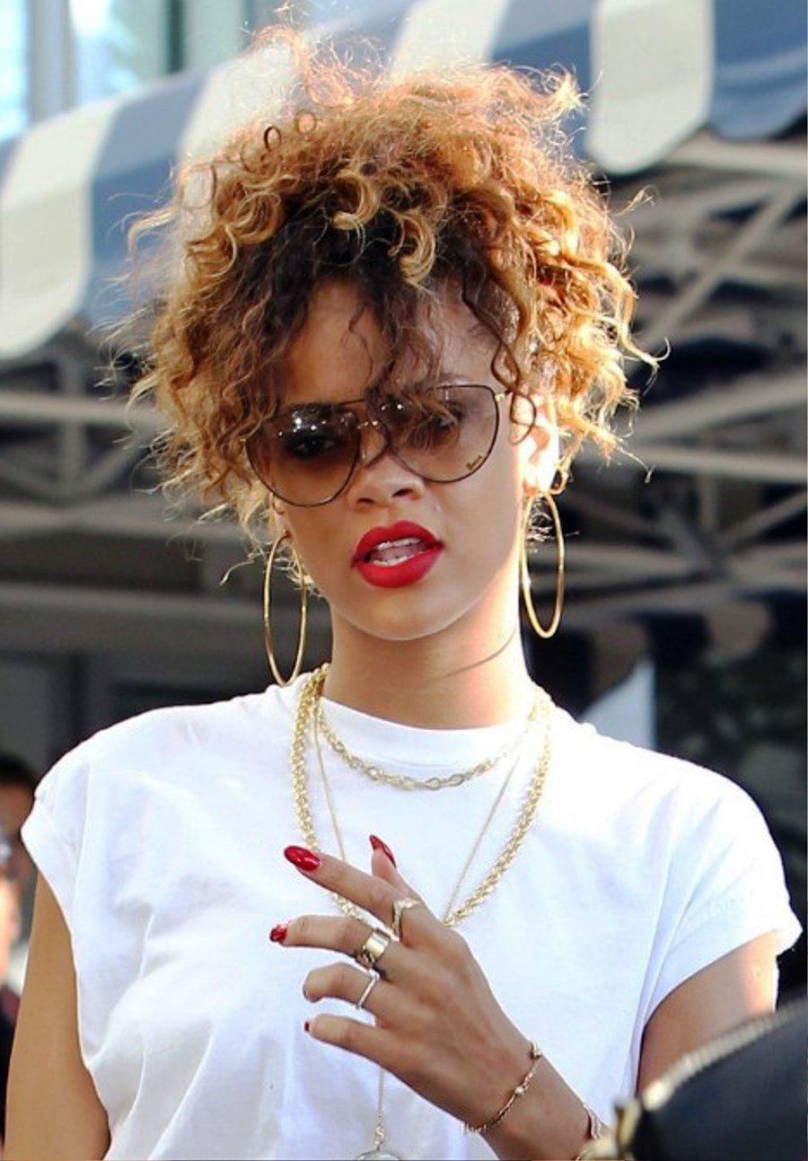 Rihanna Sexy Curly Hairstyles