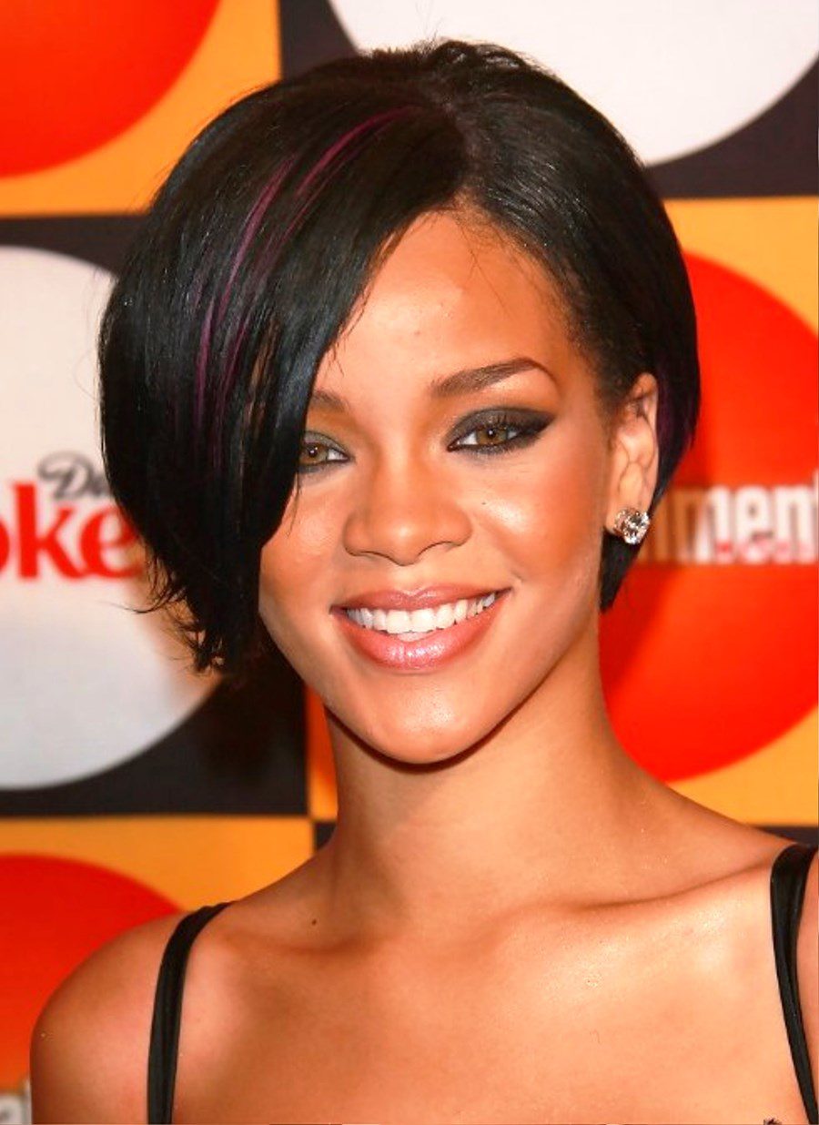 Rihanna Short Hairstyle With Streaks