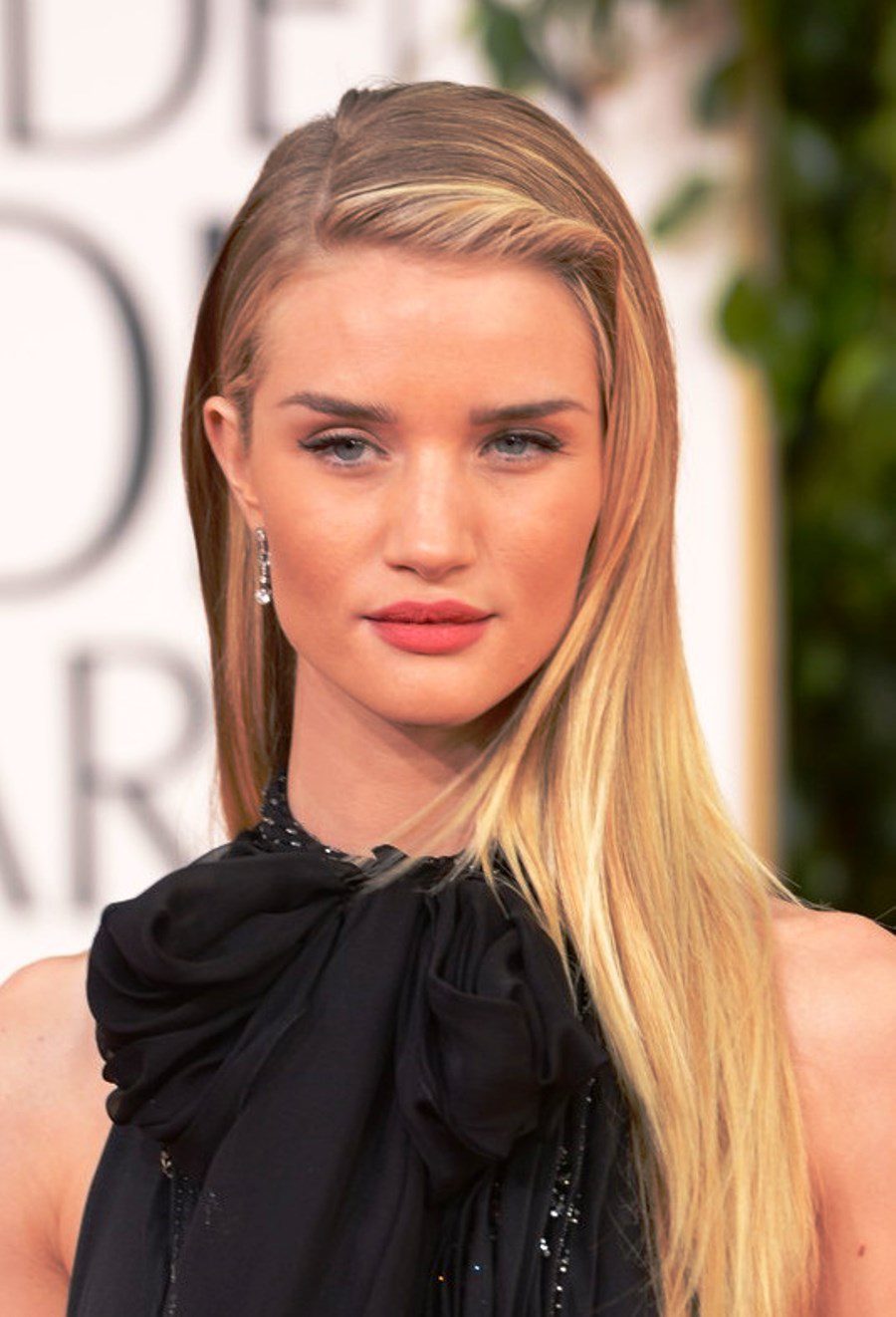 Rosie Huntington Whiteley Deep Side Parted Long Blonde Hairstyle 2013