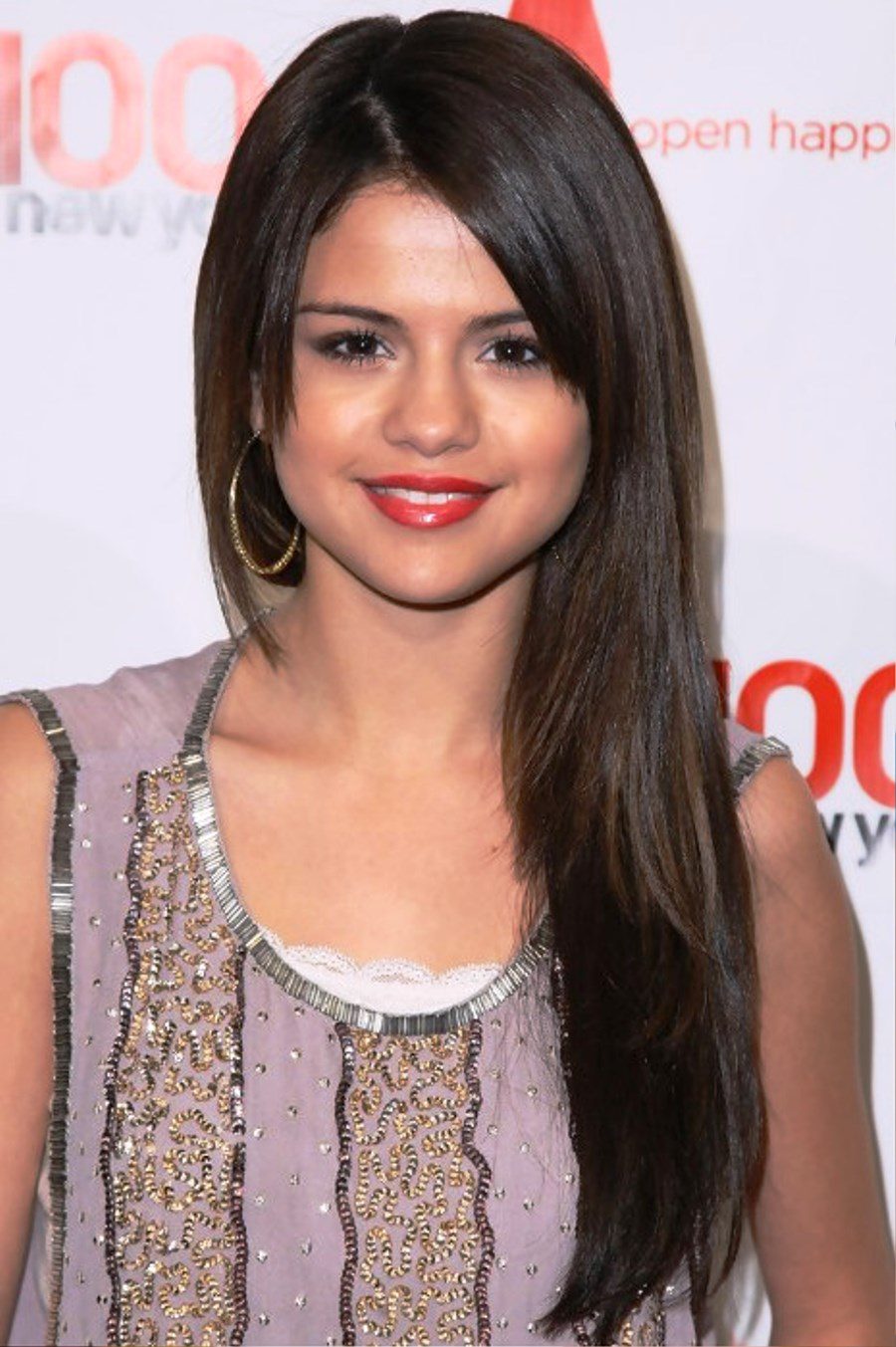 Selena Gomez Long Sleek Hairstyle With Layers