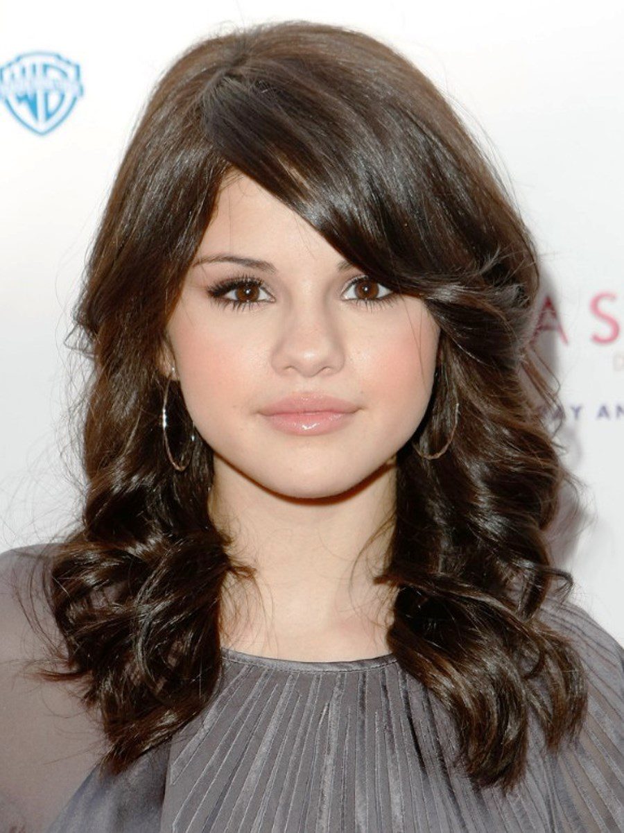 Selena Gomez Shoulder Length Hairstyle