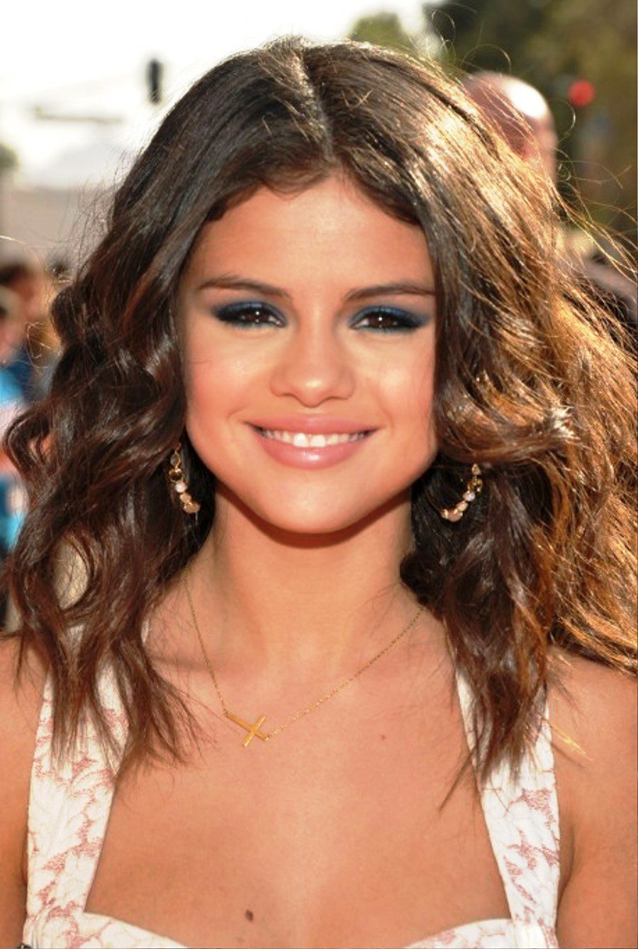 Selena Gomez Shoulder Length Hairstyles