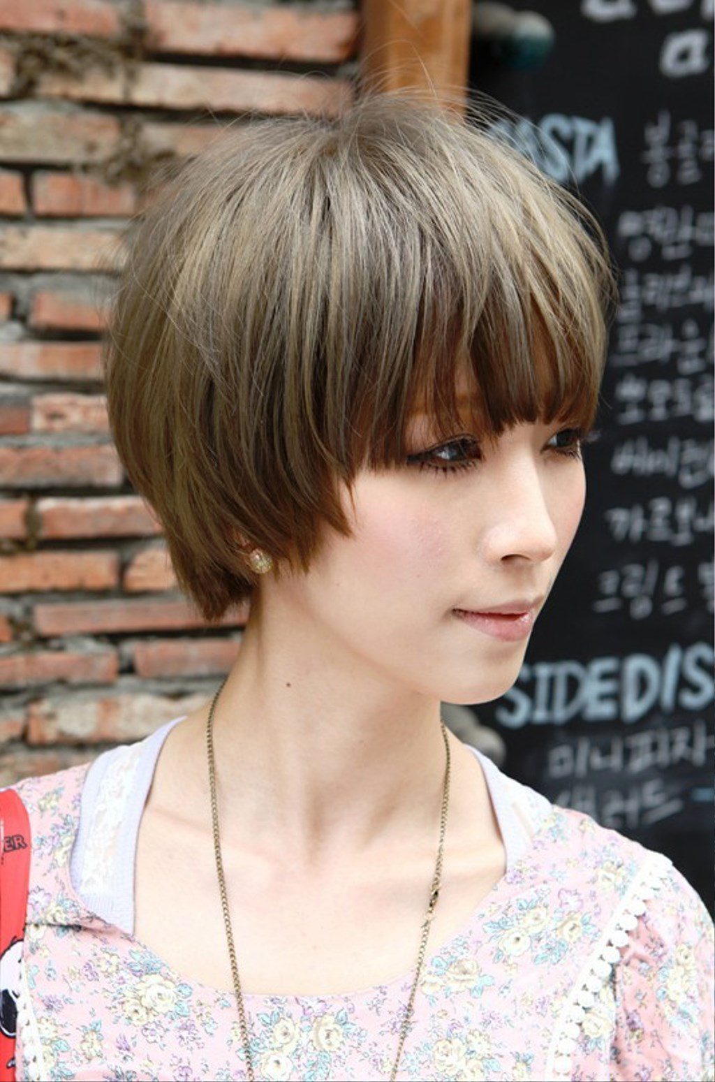 Short Japanese Sleek Hairstyle With Blunt Bangs