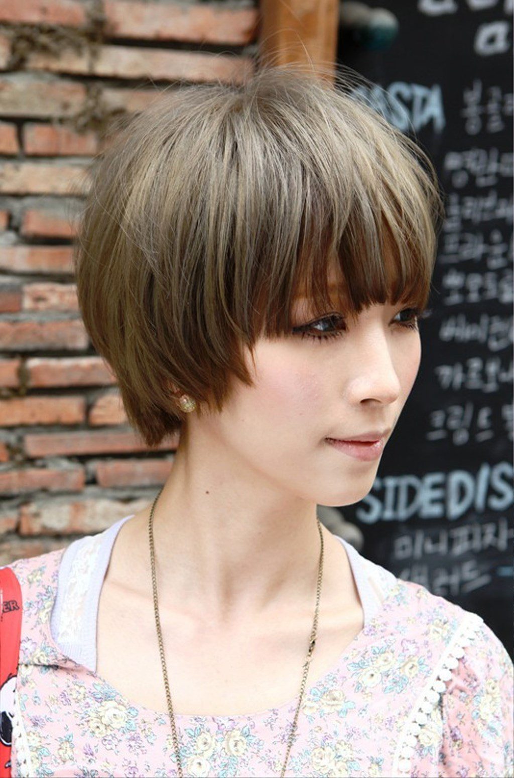Short Japanese Sleek Hairstyle With Blunt Bangs1