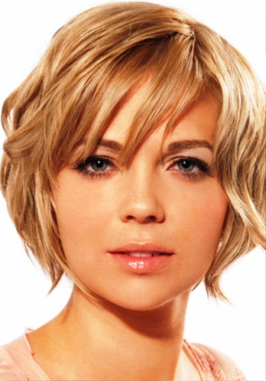 Short Wavy Hairstyles For Round Faces