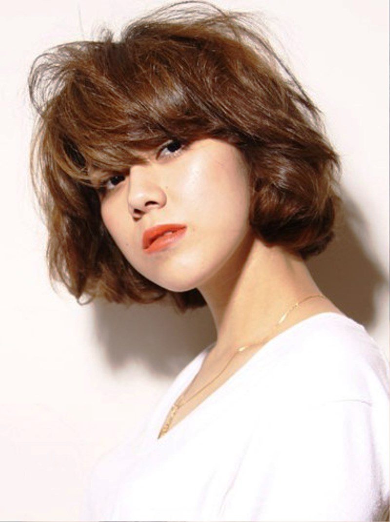 Stylish Japanese Hairstyle With Curls