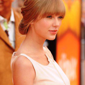 Taylor Swift Loose Updo Hairstyle With Blunt Bangs1