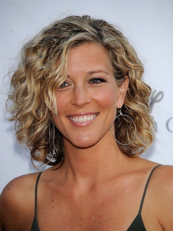 curly hairstyles for women over 50 2