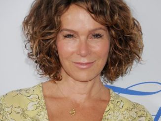 curly hairstyles for women over 50