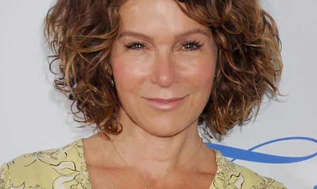 curly hairstyles for women over 50