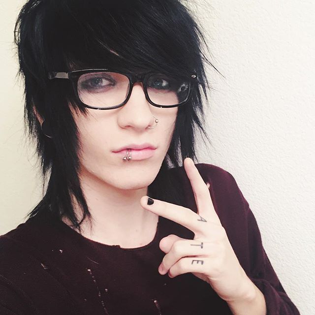 emo hairstyles for guys with glasses 2