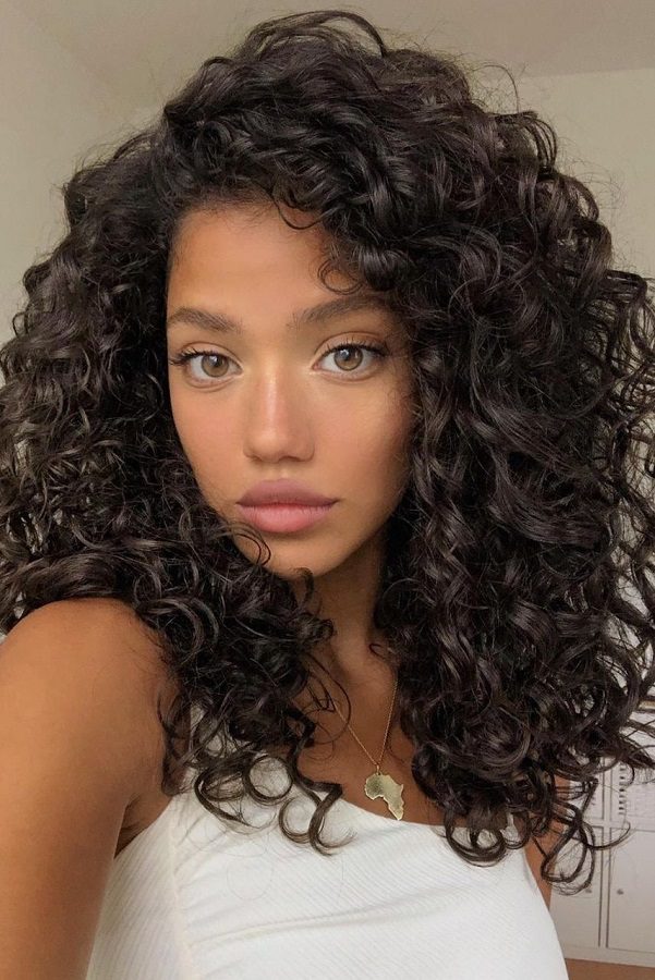 hairstyles for medium curly hair