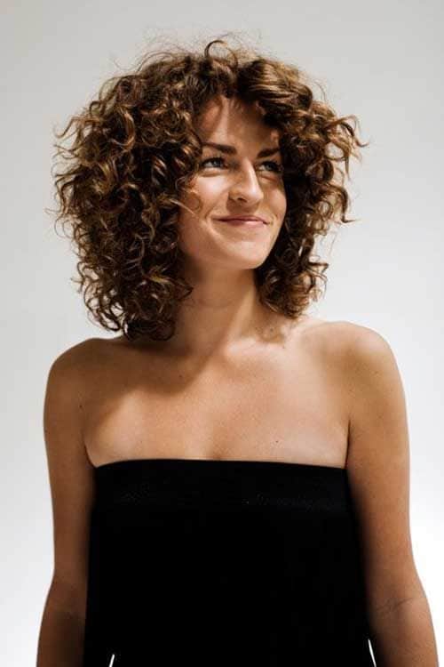 medium curly hairstyles