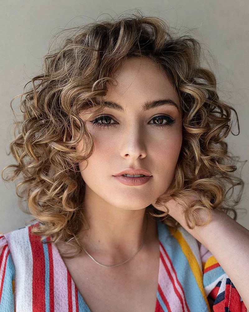 short curly hairstyles for women